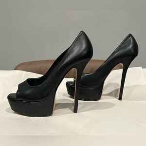 ALICE + OLIVIA BLACK LEATHER PEEP TOE PLATFORM PUMPS